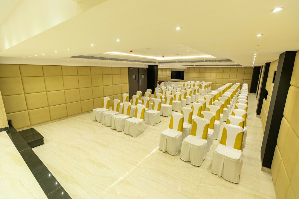 Фото Grand Seasons - The Business Hotel