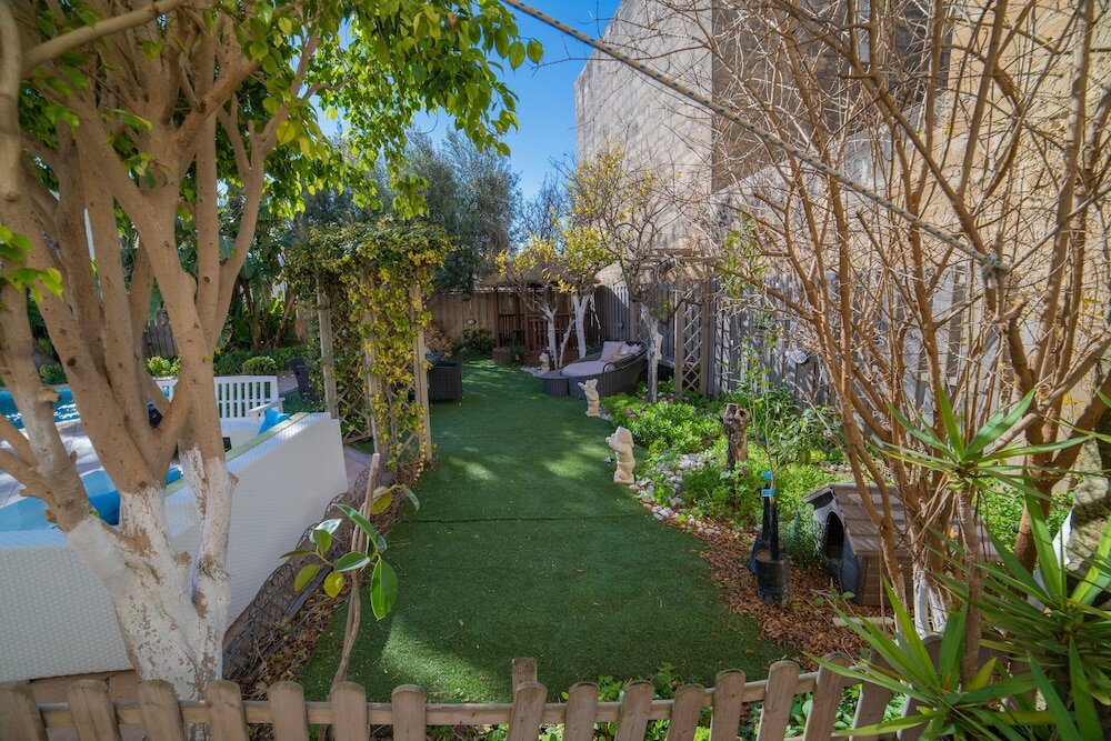 Фото Village Knights B&b