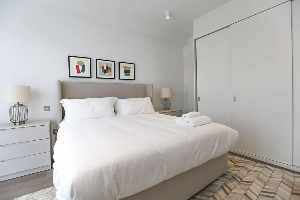 Фото King John Court Apartments