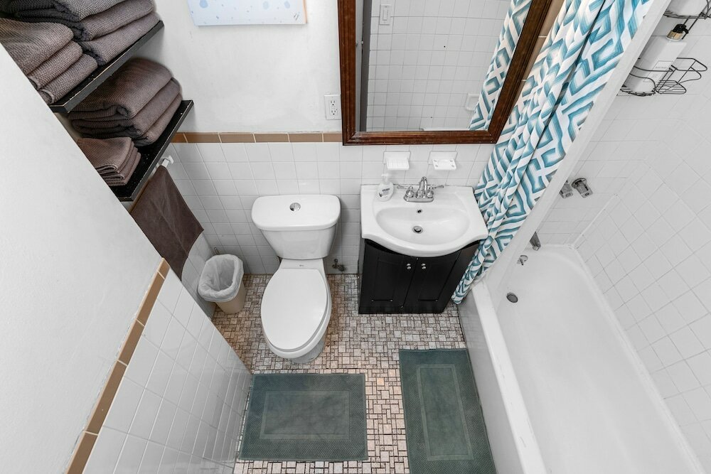 Фото Perfectly Located near Restaurants, Shops, & Sites