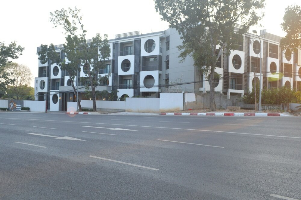 Фото Airport Avenue Hotel