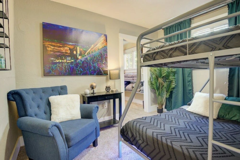 Фото Lux Bach Retreat w Hot Tub