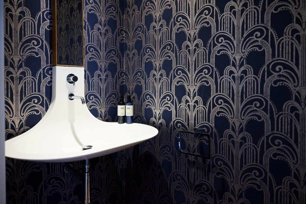 Фото The Chelsea Escape - Spacious 5bdr Flat With Garden