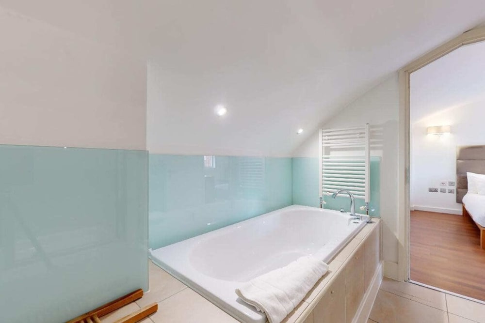 Фото Short let - Penthouse Apartment With West-facing Terrace