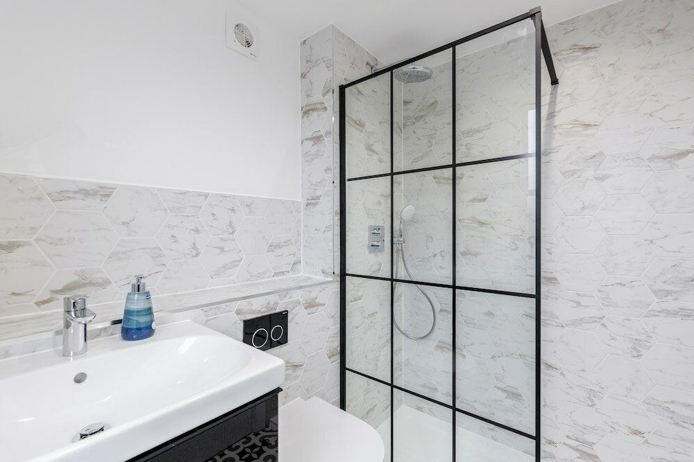 Фото Perfect Holiday Escape - 1 and 2 Bedroom Deluxe Apartments at Liverpool Street