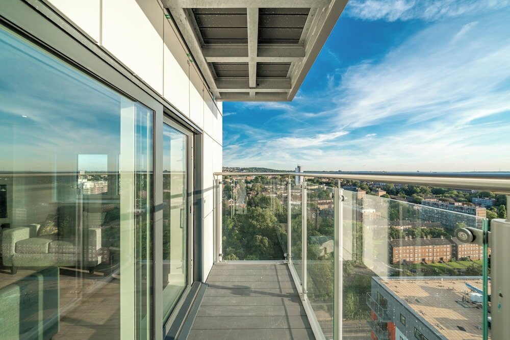 Фото Skyvillion - Woolwich 2-Bed Apartments