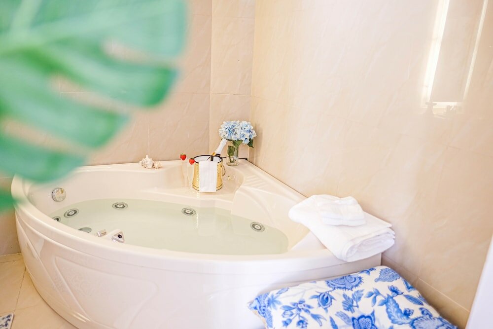 Фото Ocean Front Property - Villa 3 Aruba with Hot Tub