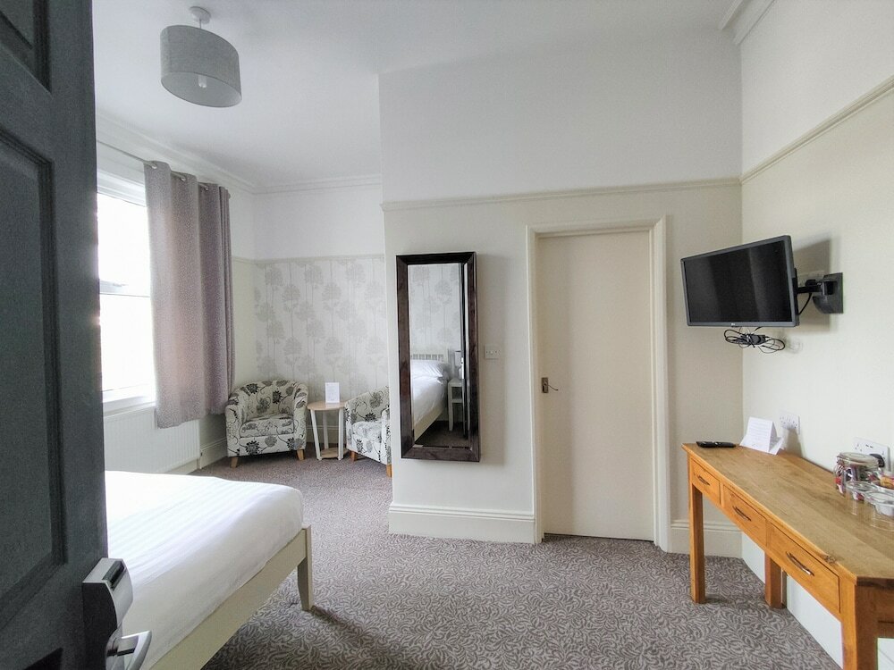 Фото Woodcote Hotel