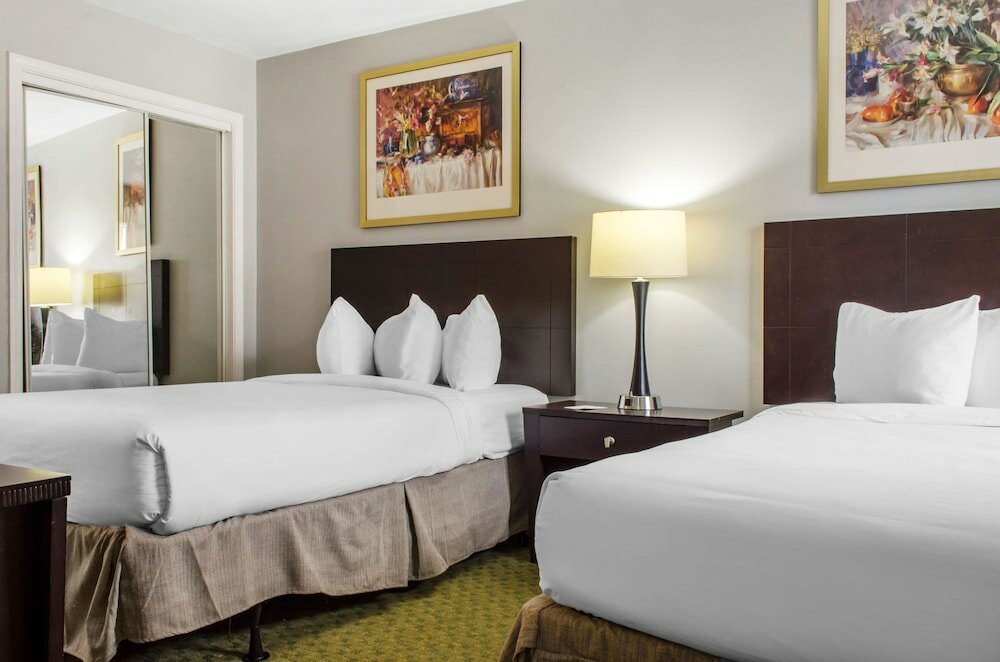 Фото Ramada by Wyndham Shreveport Airport