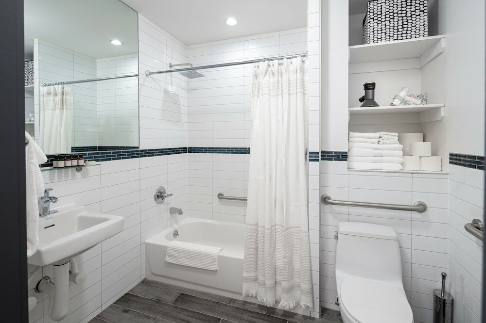 Фото Little Charlie Hotel