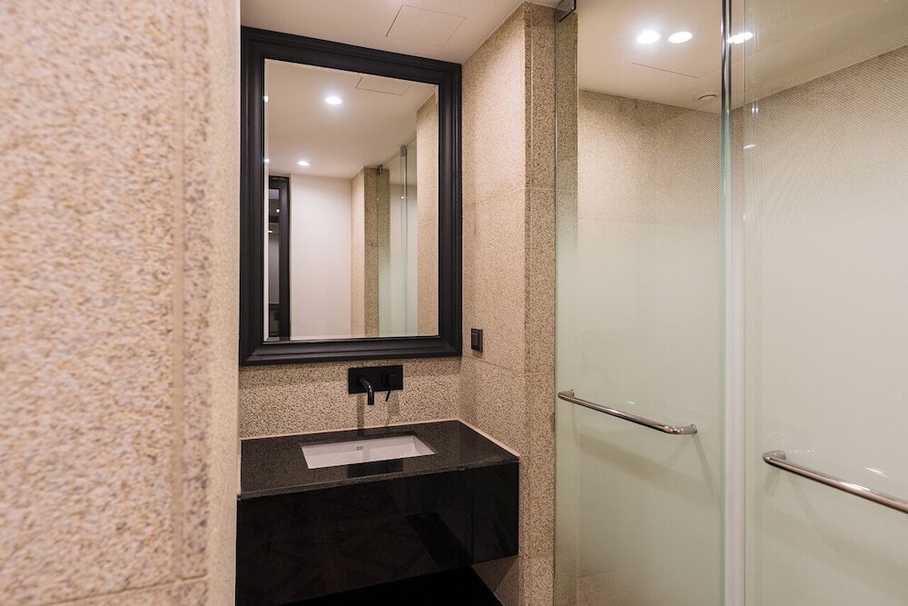 Фото The May Hotel