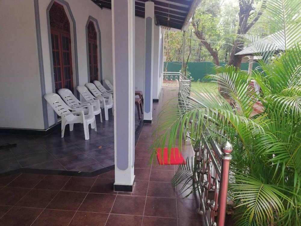 Фото N. L. I. Guest House