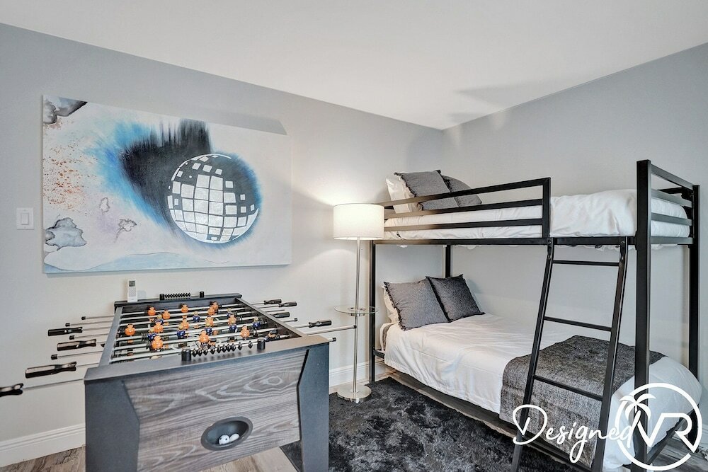 Фото Beautiful 4 Br with Private Heated Pool