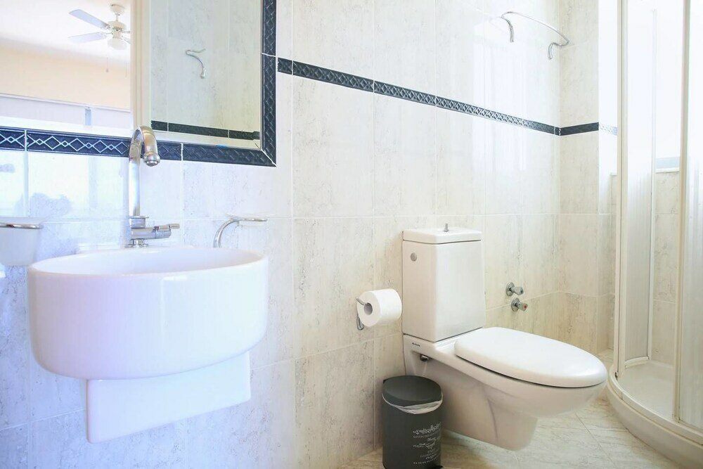 Фото Seafront home 4' walk to private beach