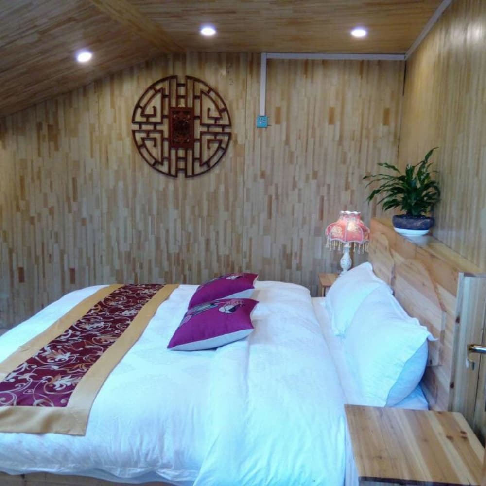 Фото Fenghuang Nanmu Inn No. 1