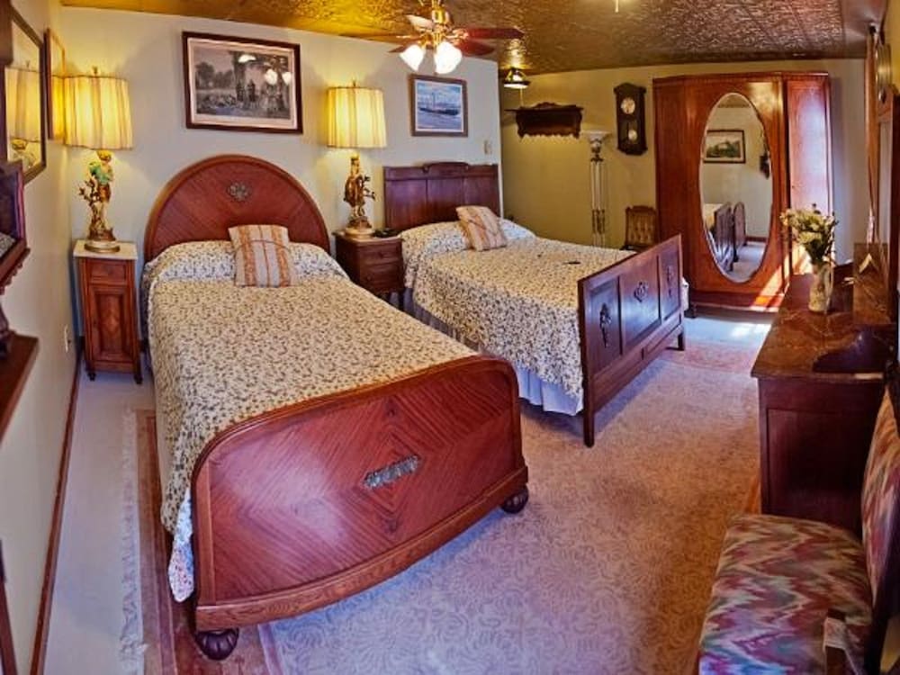 Фото Old Winterport Commercial House