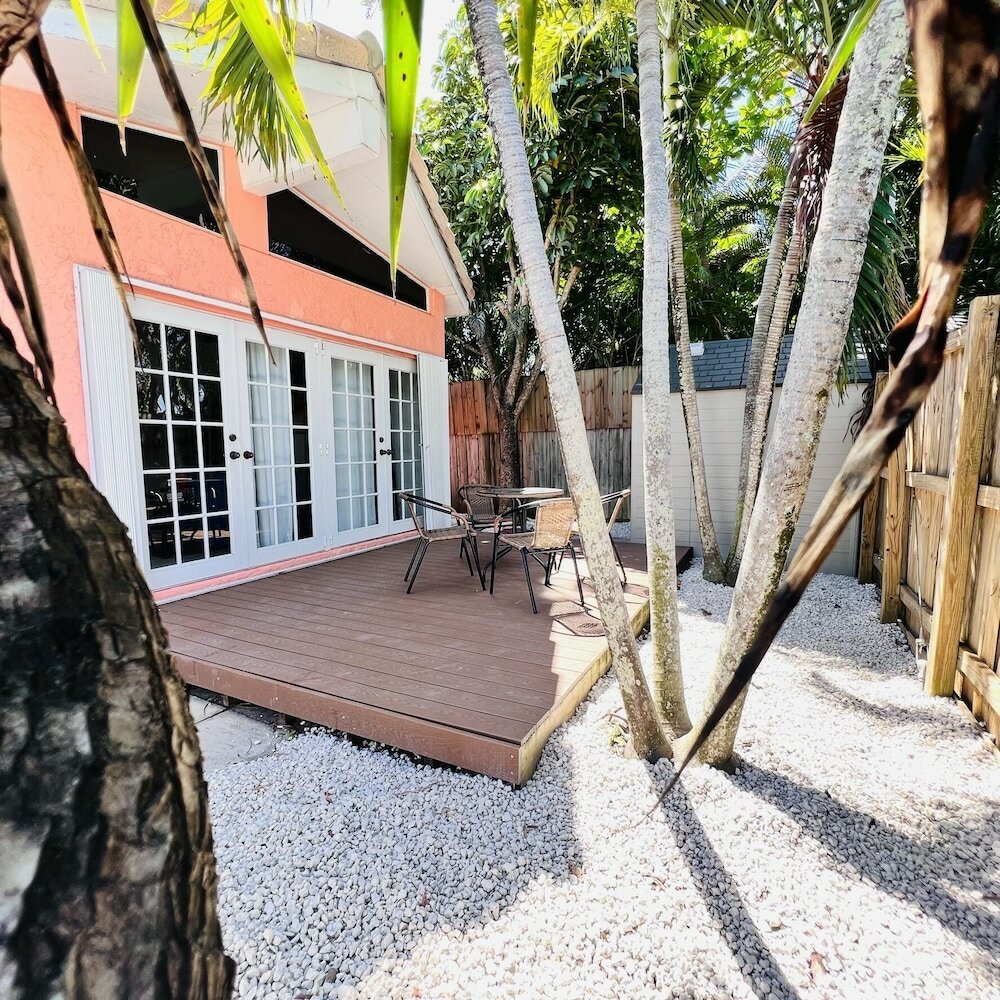 Фото Coco Bay Condos