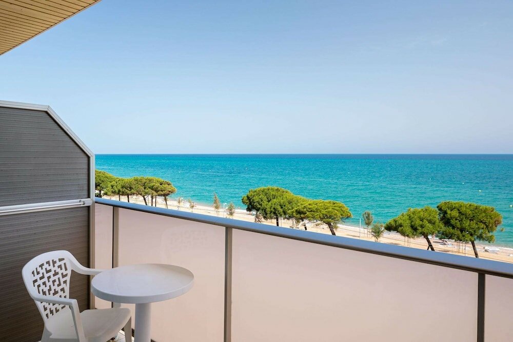 Фото H·top Pineda Palace