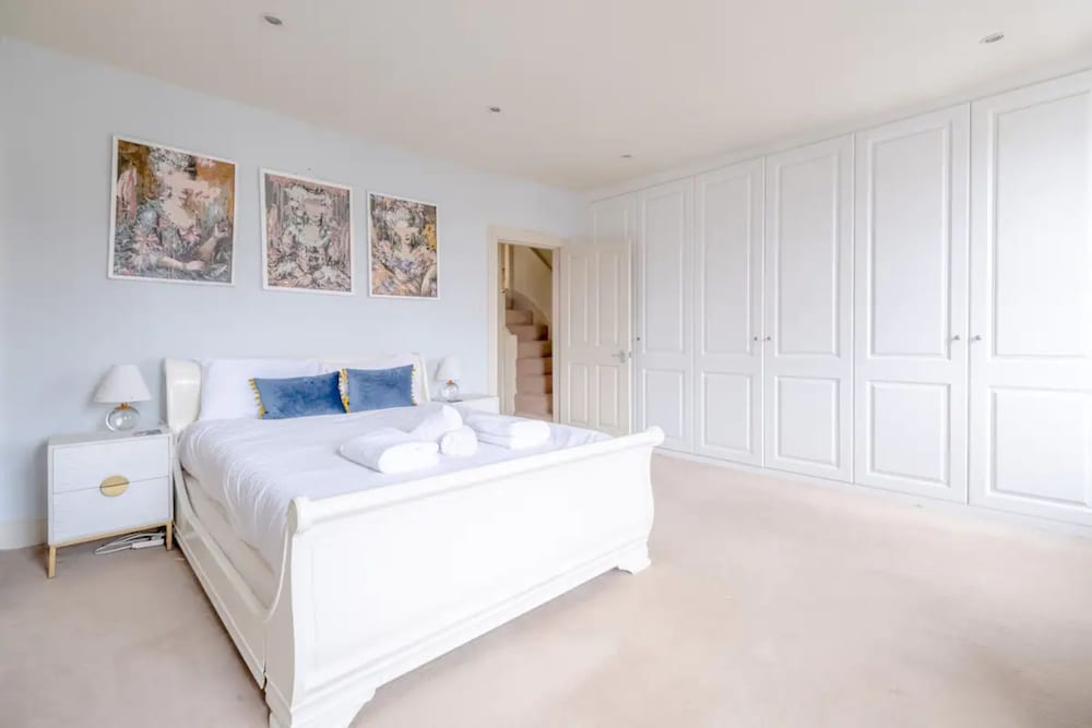 Фото Beautiful and Central 3 Bedroom Retreat in Angel