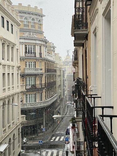 Гостиница Nqn Aparts & Suites Madrid в Мадриде