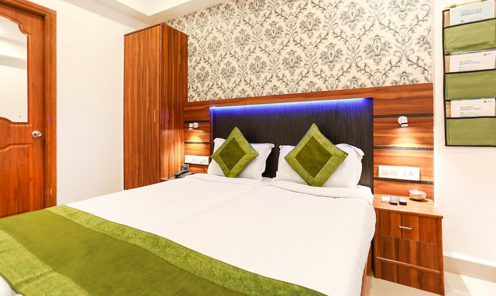 Фото Itsy by Treebo - Elmas Golden Key