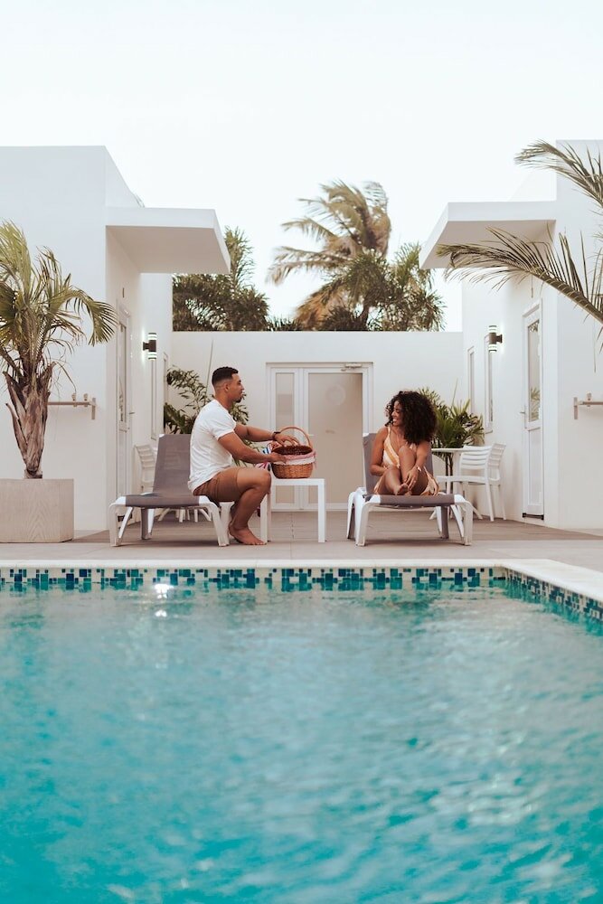 Фото The Palm Leaf Apartments