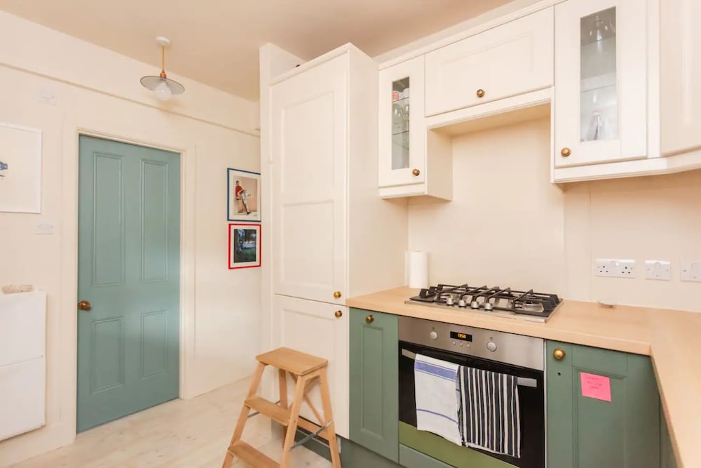 Фото Chic 1 Bedroom Apartment in Zone 1 With Views Gherkin