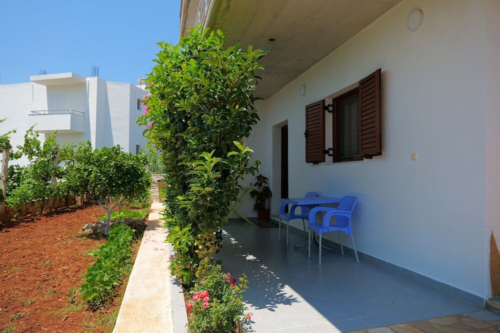 Фото Pellumb Apartments