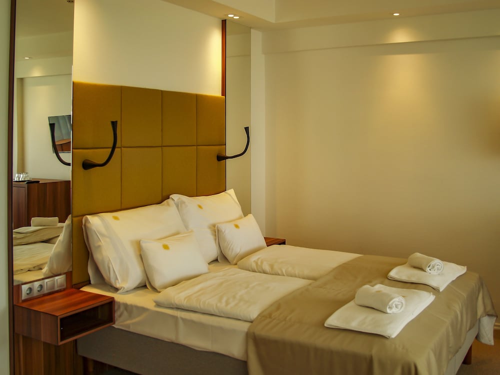 Фото Világos Hotel Balatonvilágos