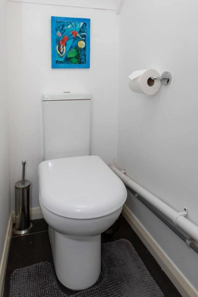 Фото Quiet 3 Bedroom House With a Garden in Putney