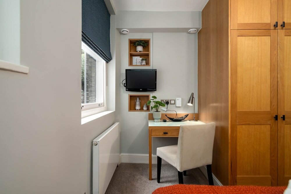 Фото 5 Doughty Street