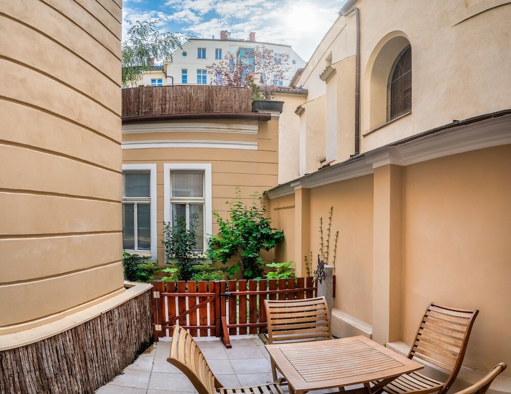 Фото Mordecai Twelve Apartments by Adrez Living