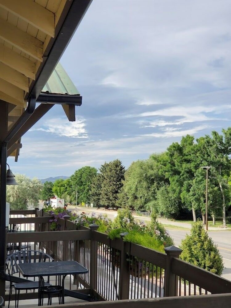 Фото Three Forks Lewis & Clark Motel