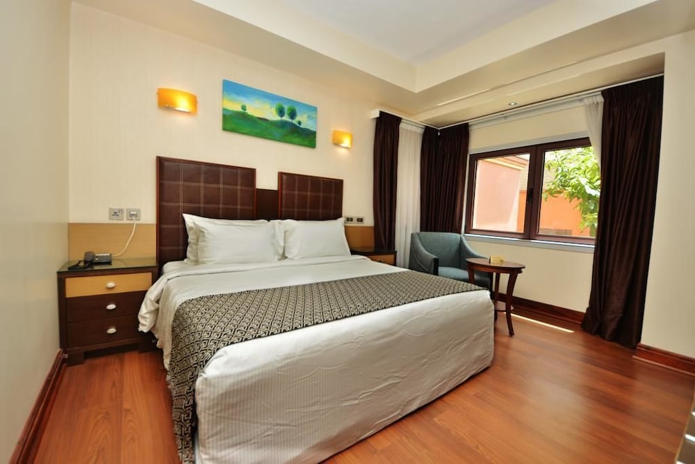 Фото отеля 2