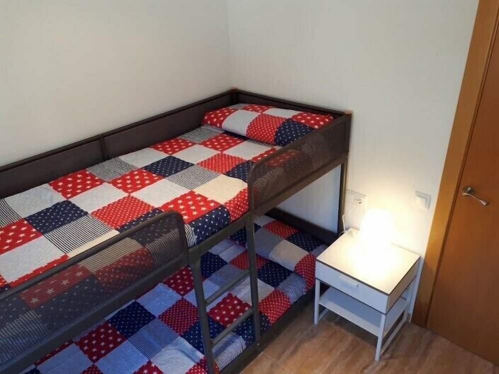 Фото Chalet con piscina y vistas a 10min de la playa de Blanes