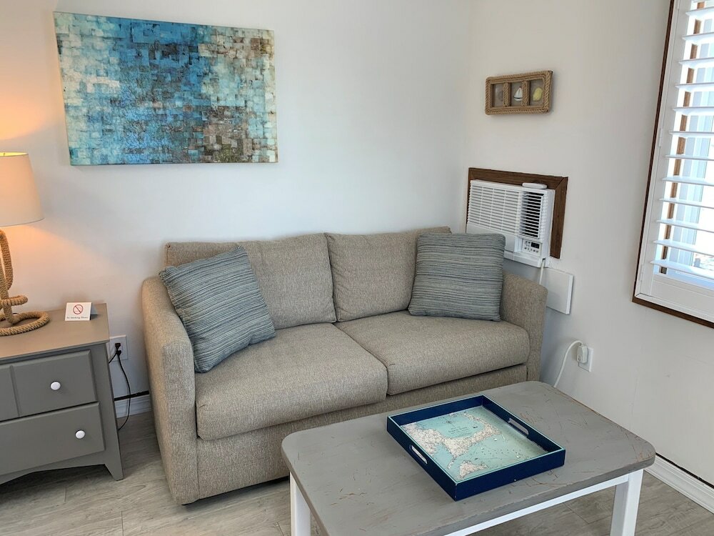 Фото Vineyard Harbor Motel