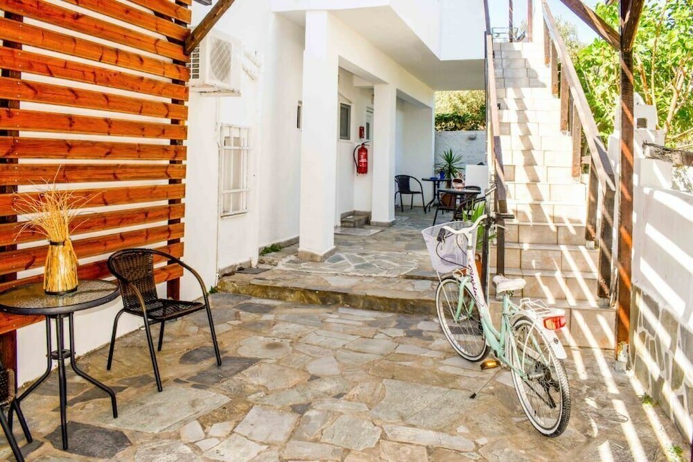 Фото Skiathos Petite Apartments