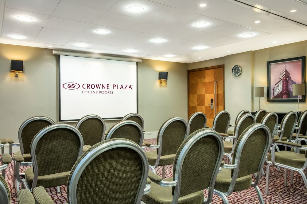 Фото Crowne Plaza London - Ealing