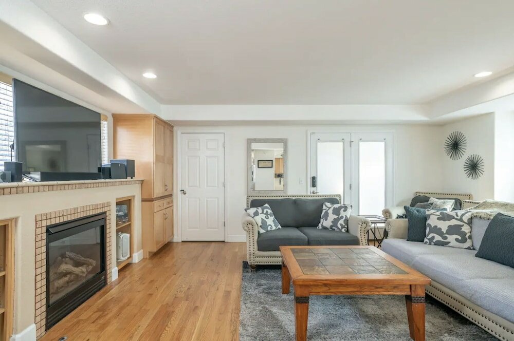 Фото 3204 Curtis Street