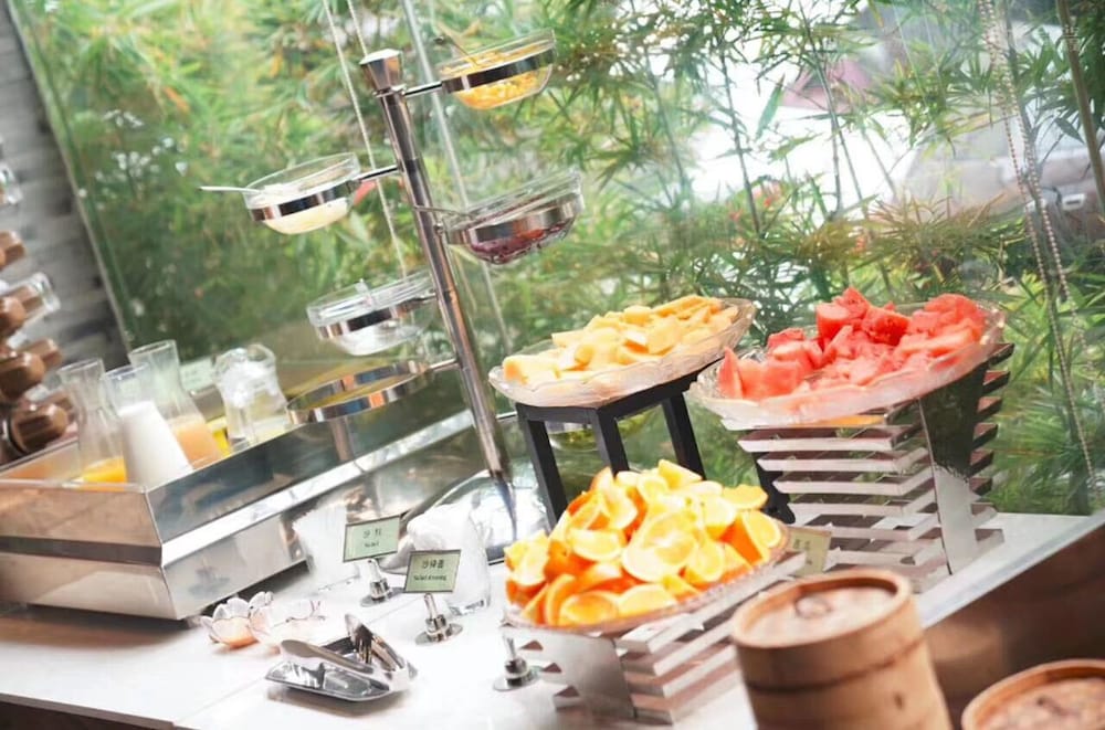 Фото More Residence Guangzhou Huaqiaoxincun