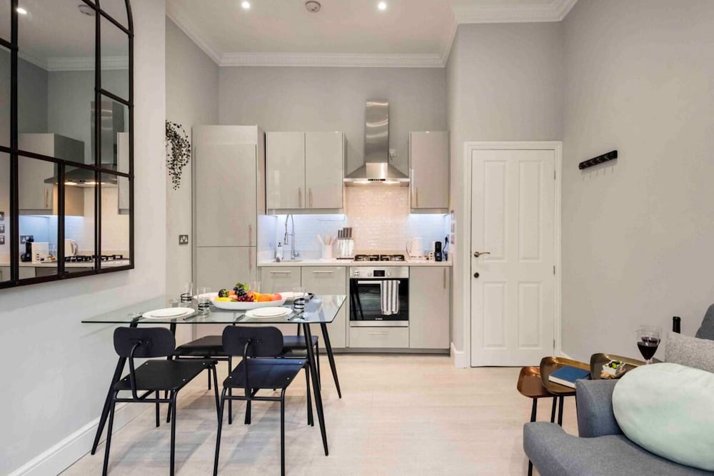 Фото Bright and Modern Bayswater Apartment