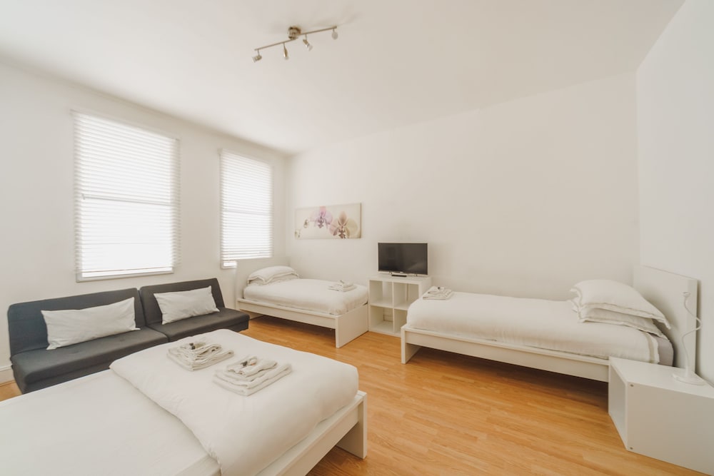 Фото Large Studio Soho & Charing Cross Road