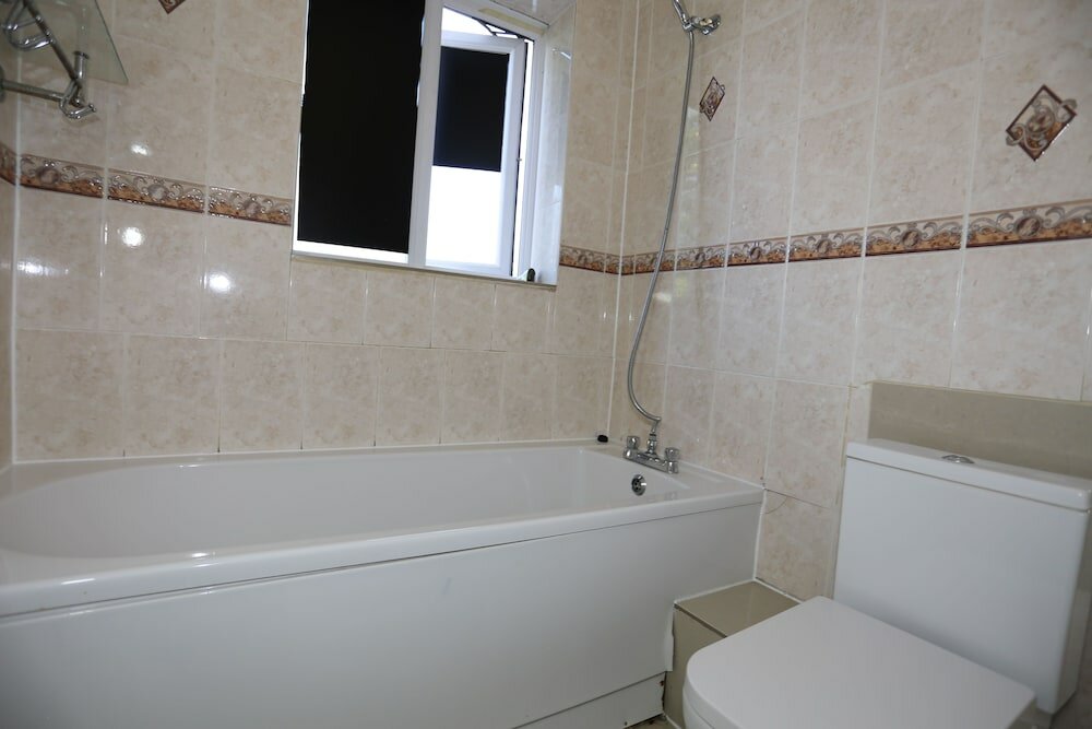 Фото Beautiful 3 Beds House - Thamesmead