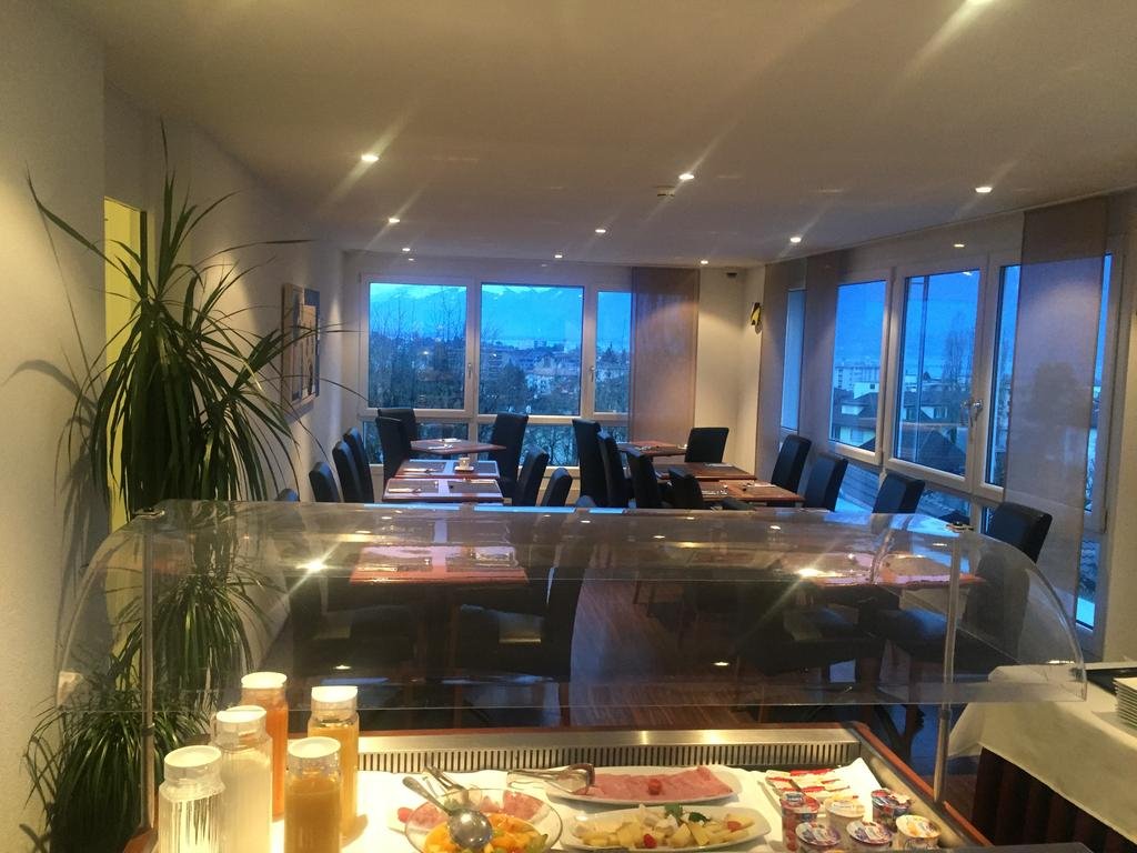 Фото Le Leman Hotel