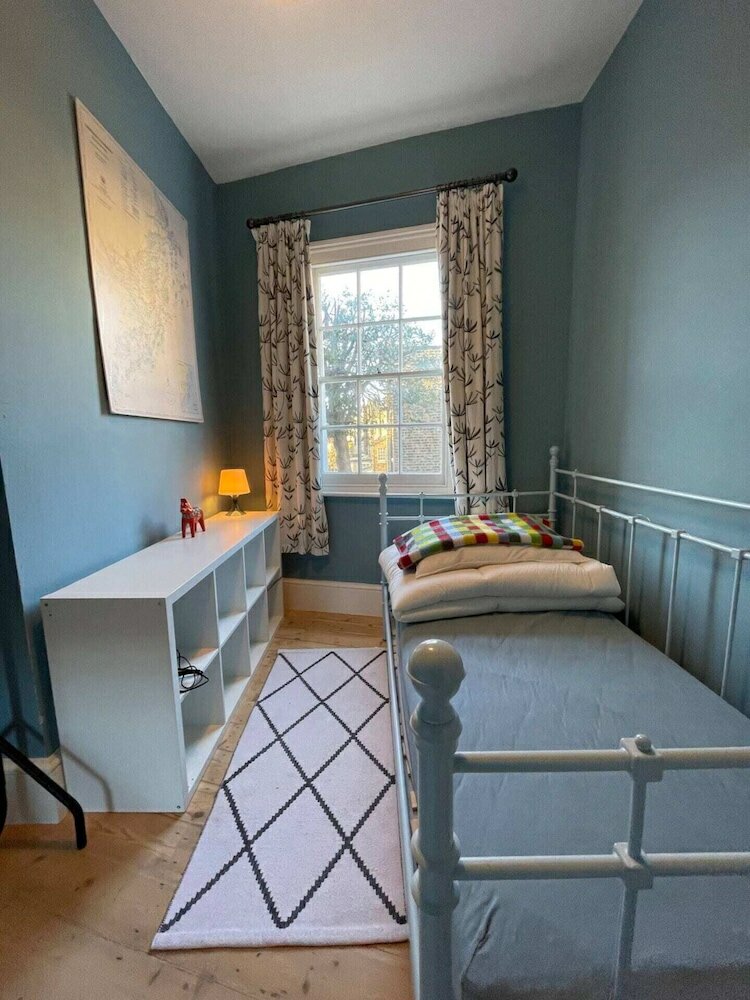 Фото Beautiful 4 Bedroom Family Home in Clerkenwell