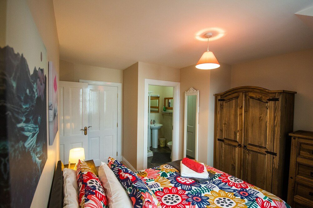 Фото Modern Central Three Bedroom House