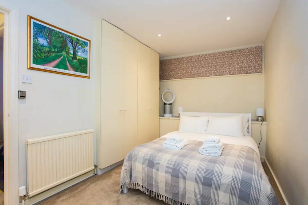 Фото Peaceful 2 Bedroom Apartment in Affluent Fulham