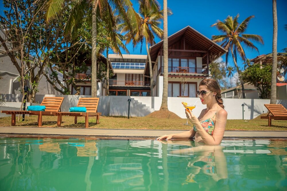 Фото R Degrees - Ambalangoda