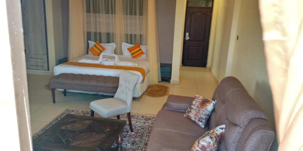 Фото Saala Hotel