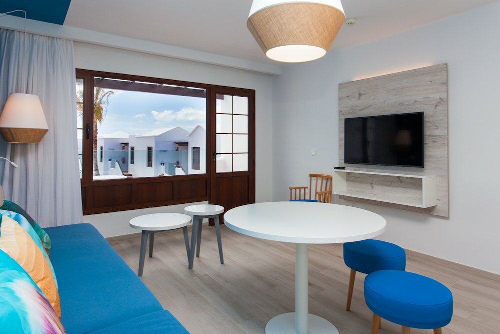 Фото R2 Bahía Kontiki Beach Apartments